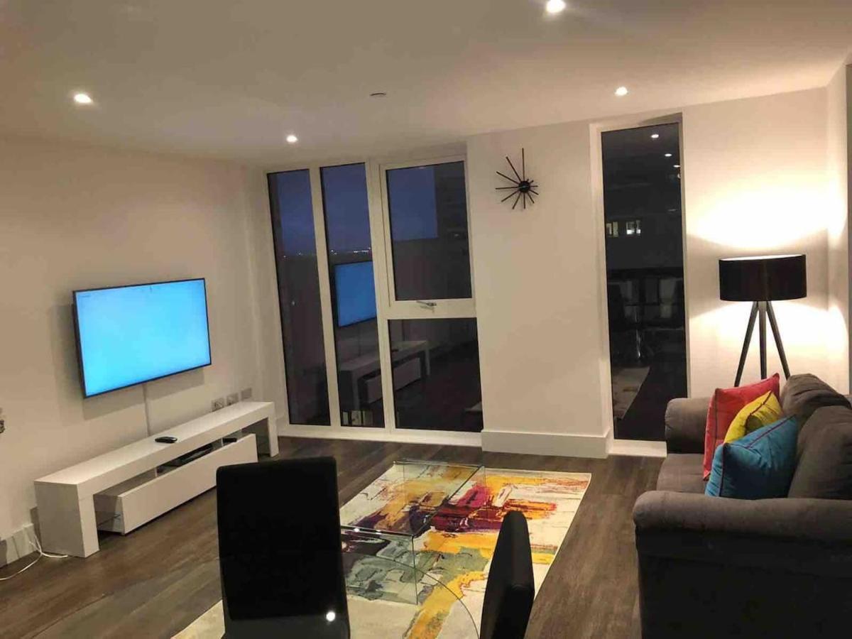 לונדון High View Two Bedroom Apartment In Woolwich מראה חיצוני תמונה