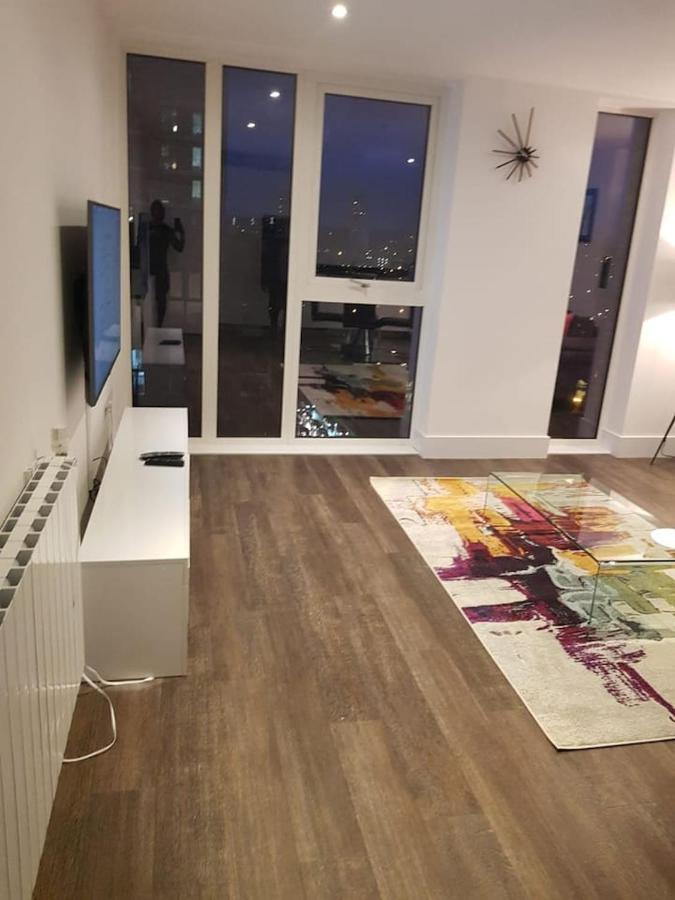 לונדון High View Two Bedroom Apartment In Woolwich מראה חיצוני תמונה